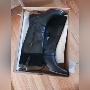 UGG Olinda Riding Boot Size 9 BRAND NEW